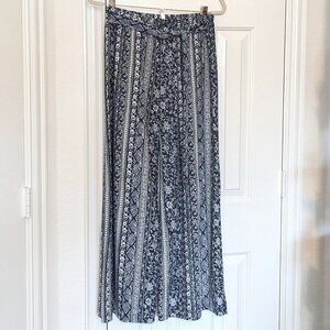 Blue and White print flowy wide leg pants, size Large